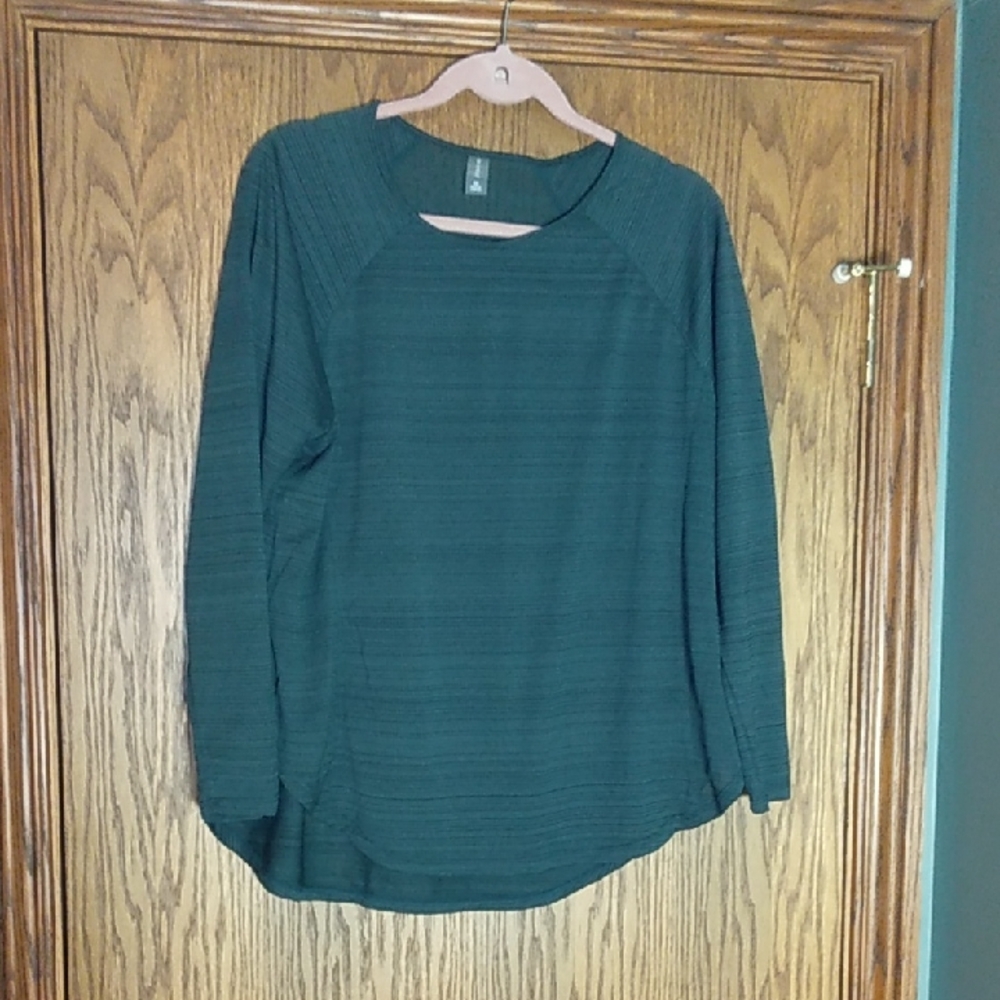 Women's Vively Pullover Lightweight Long Sleeve Athletic Top